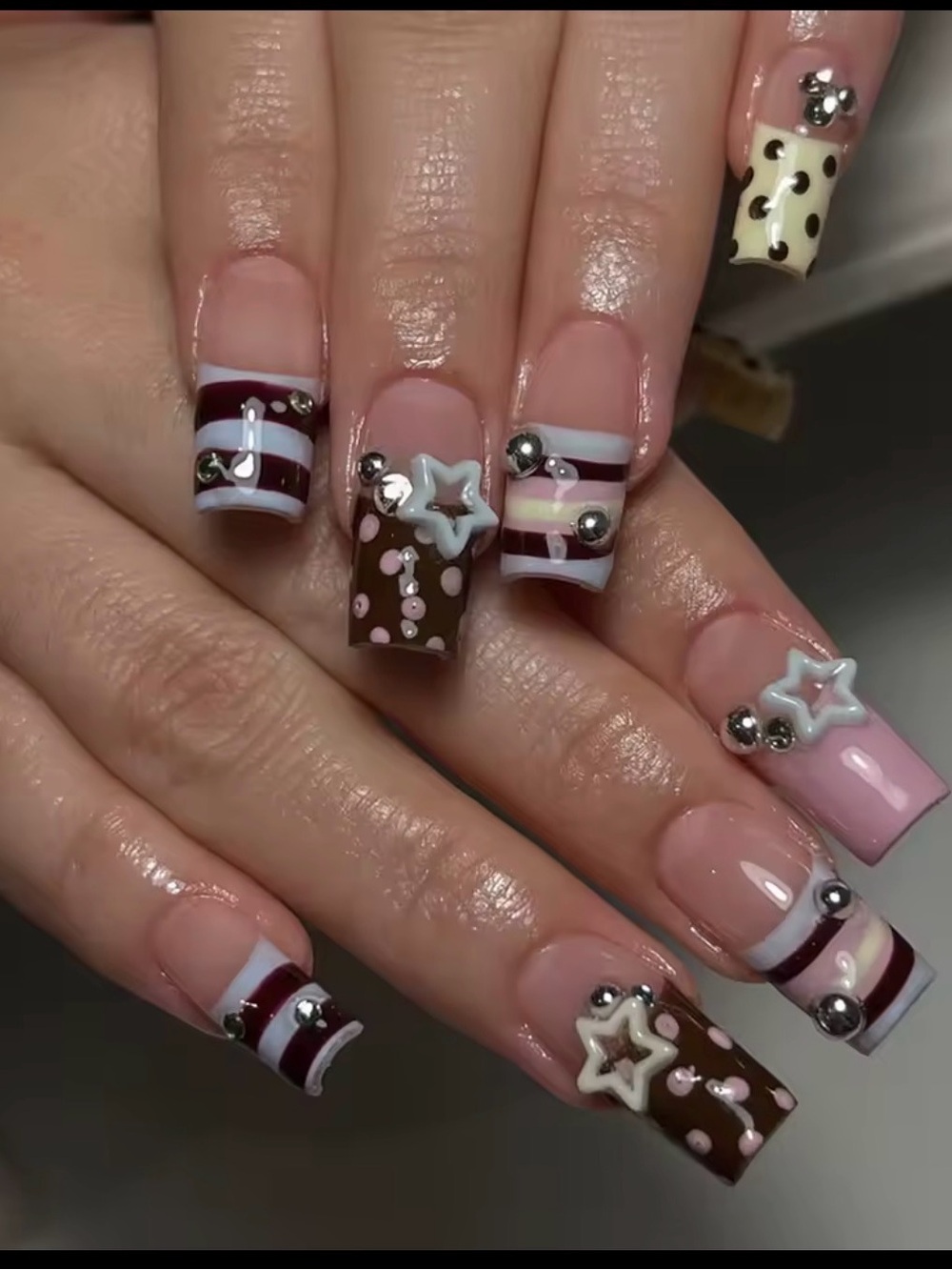 24 Pieces Y2K Sweet Stars Press-On False Nails / Fake Nail with Blue Brown Strip